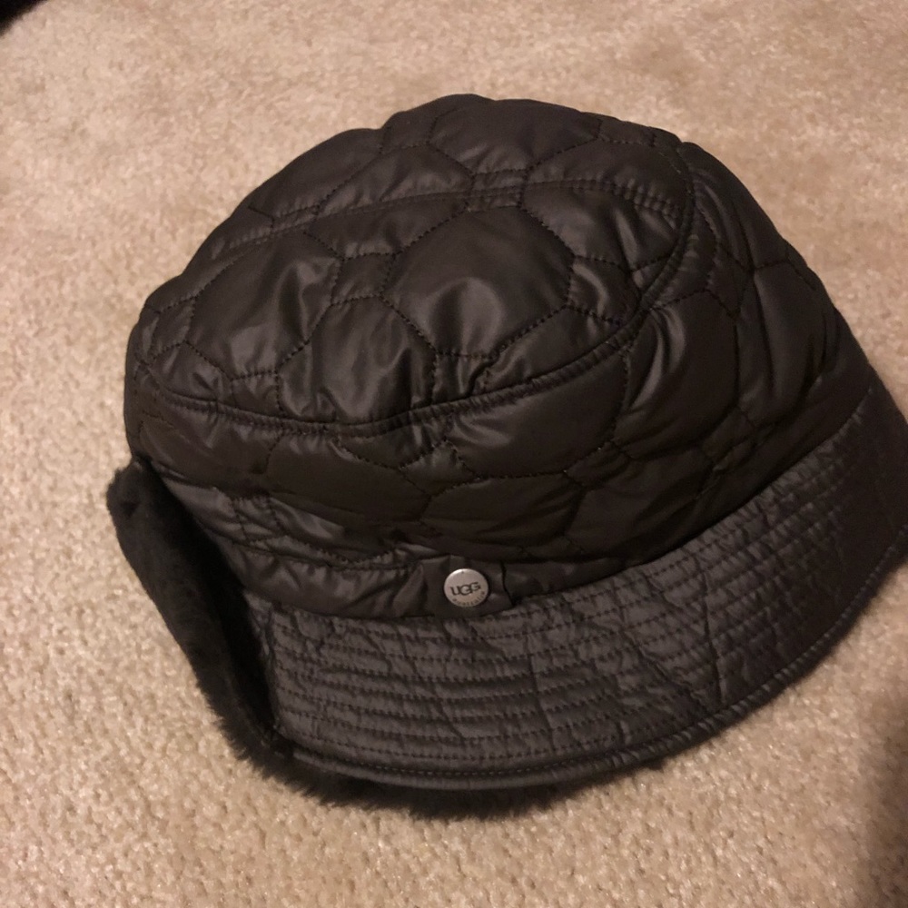 Authentic UGG Chocolate Brown hat like new